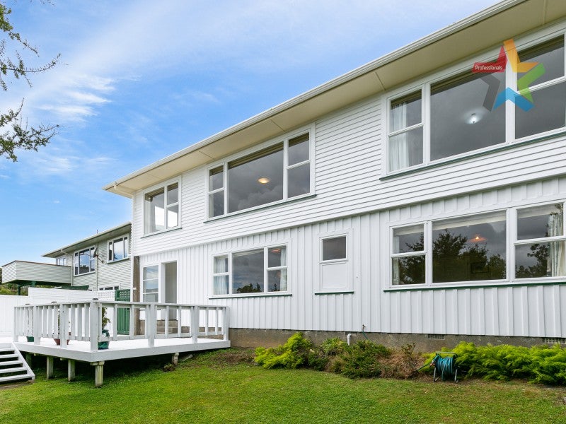 8 Annan Grove, Papakowhai, Porirua - Carousel 2