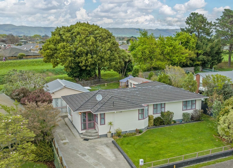 19 Egmont Place, Westbrook, Palmerston North - Carousel 1