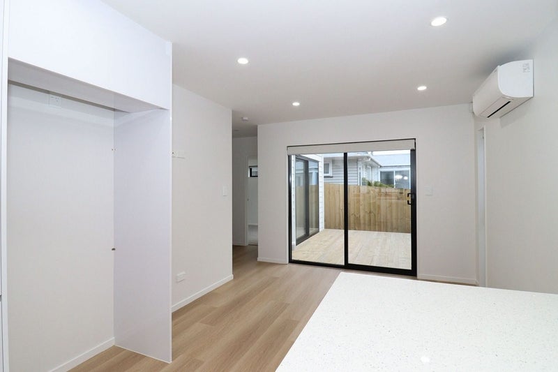 25D Lynbrooke Avenue, Blockhouse Bay, Auckland - Carousel 2