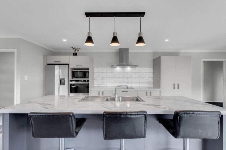 7 Bostonkip Crescent, Fitzroy, Hamilton - Carousel 1