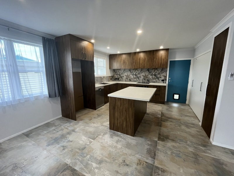 1402A Jubilee Street, Mayfair, Hastings - Carousel 1