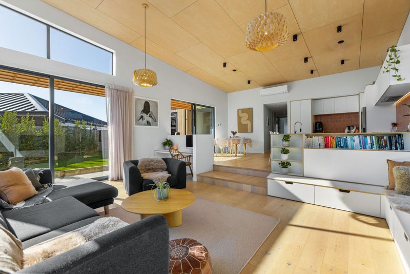 17 Doug Ledgerwood Drive, WANAKA - Carousel 1