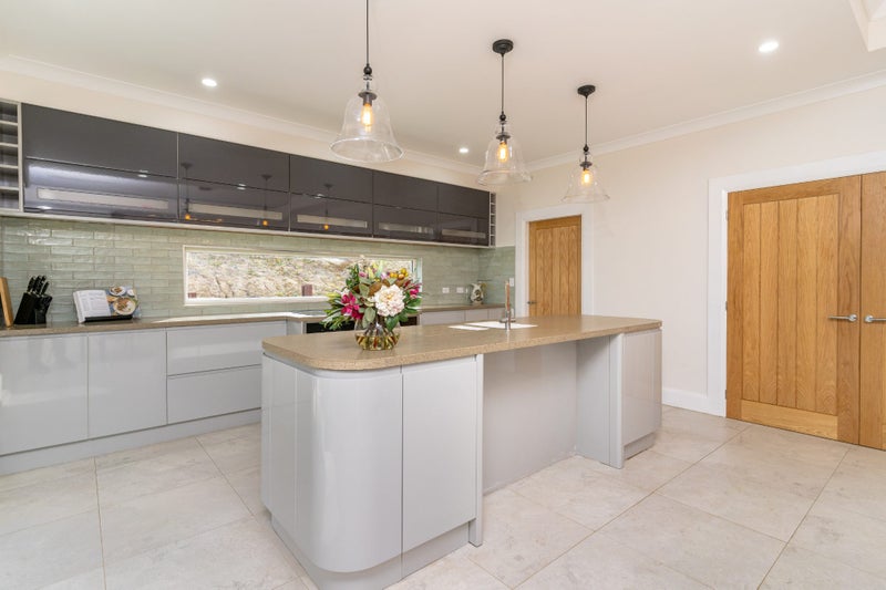 38 Waldron Crescent, Green Island, Dunedin - Carousel 2