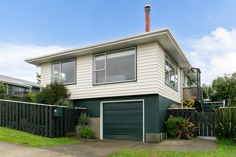 21A Colchester Crescent, Newlands, Wellington - Carousel 15