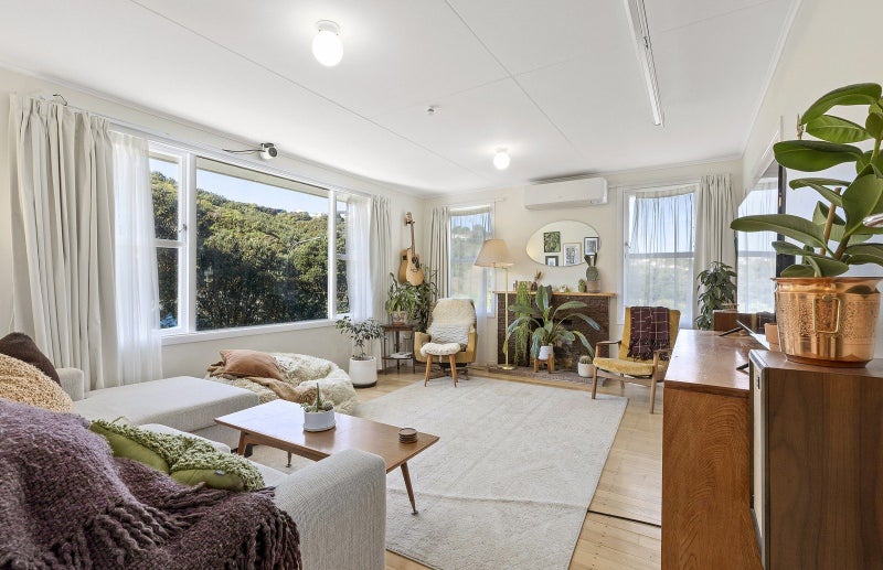 121 Happy Valley Road, Owhiro Bay, Wellington - Carousel 2