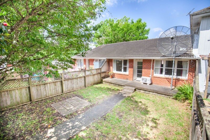 2/6 Begbie Place, Sandringham, Auckland - Carousel 1