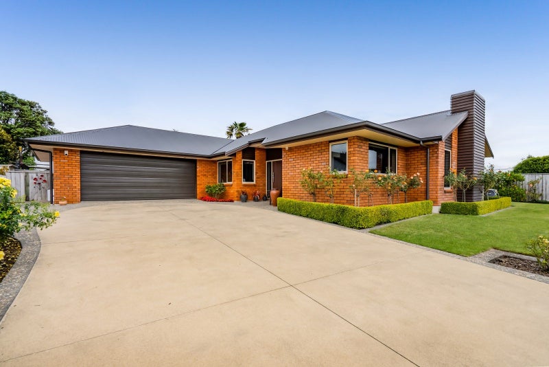 7 Portland Drive, Highlands Park, New Plymouth - Carousel 1