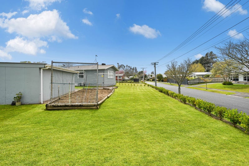 1 Leeds Street, Silverdale, Hamilton - Carousel 17