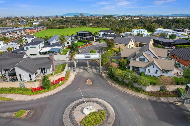 11 Durham Heights, Flagstaff, Hamilton - Carousel 33