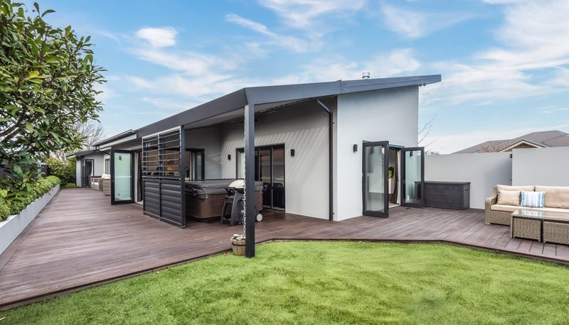 14 Willowview Drive, Redwood, Christchurch - Carousel 1