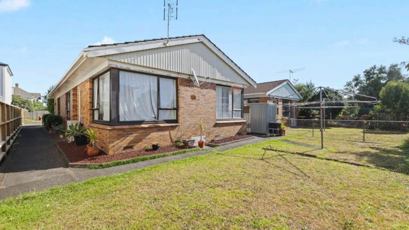 1/5 Norfolk Place, Papatoetoe, Auckland - Carousel 1