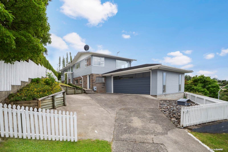 2 Odette Road, Totara Vale, Auckland - Carousel 1