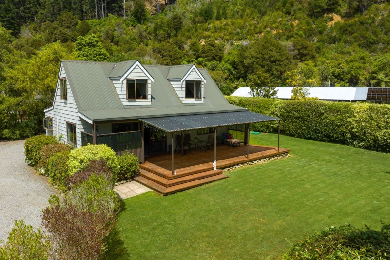 18 Brough Place, Ngakuta Bay - Carousel 2