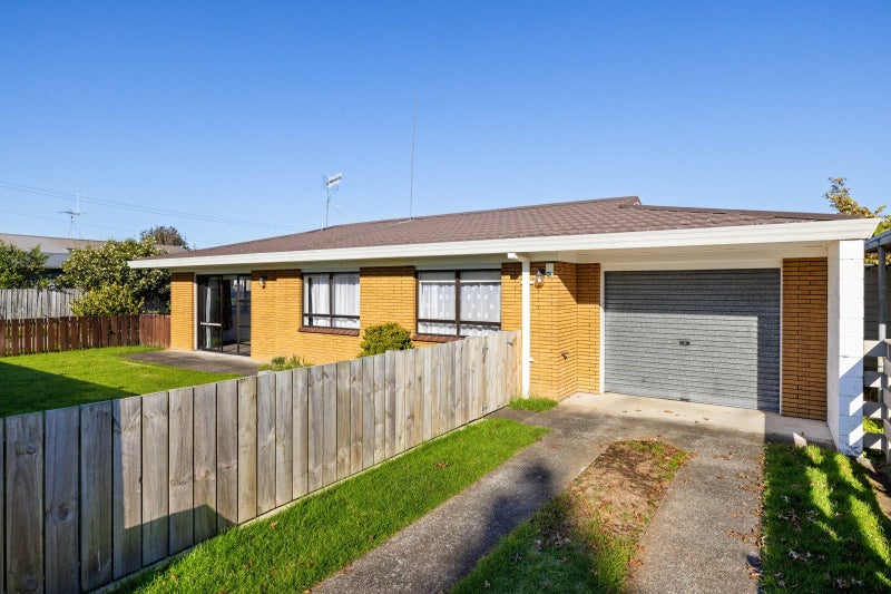 90A Cook Street, Hamilton East, Hamilton - Carousel 1