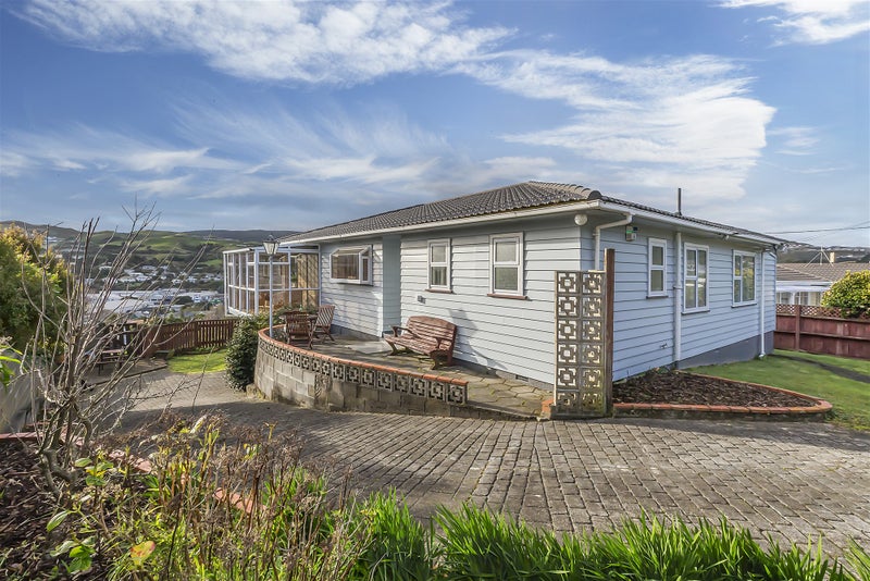 14 Lane Crescent, Tawa, Wellington - Carousel 1