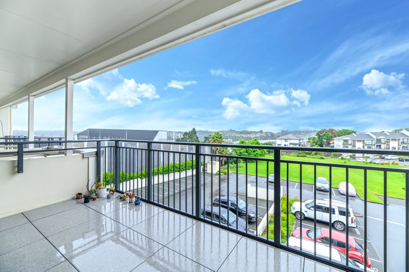16E/71 Spencer Road, Oteha, Auckland - Carousel 1