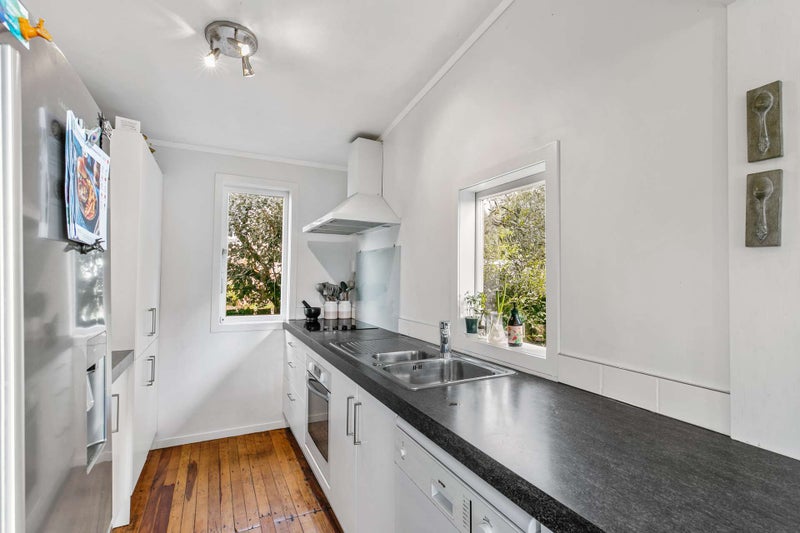 170 Old Farm Road, Hamilton East, Hamilton - Carousel 2