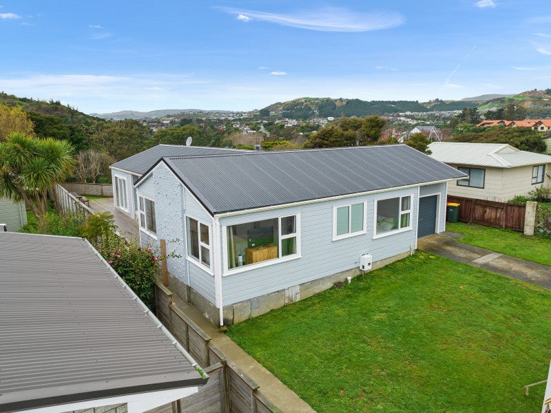 5 Cabin Lane, Whitby, Porirua - Carousel 1