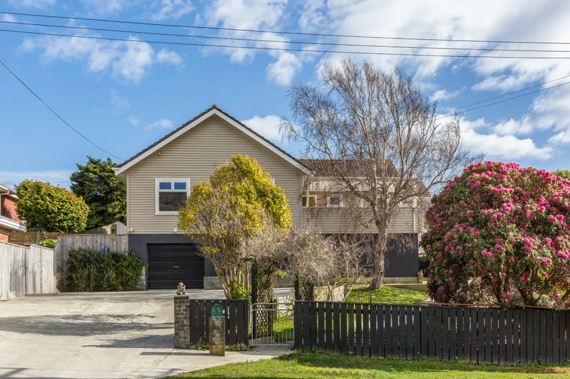 3 Bell Street, Tawa, Wellington - Carousel 1
