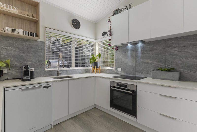 6/17 Aorangi Place, Birkenhead, Auckland - Carousel 2