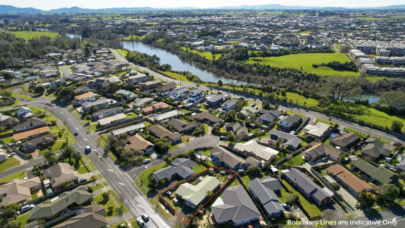 31 Moreland Avenue, Pukete, Hamilton - Carousel 13