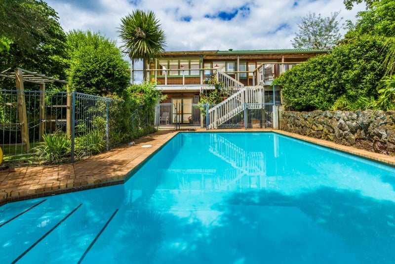 52A Parr Terrace, Castor Bay, Auckland - Carousel 1