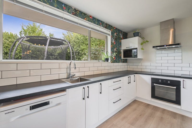 1/6 Croziers Road, St Albans, Christchurch - Carousel 2