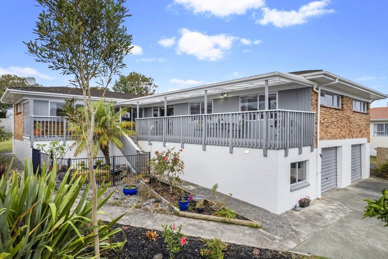 6 Taioma Crescent, Te Atatu Peninsula, Auckland - Carousel 1