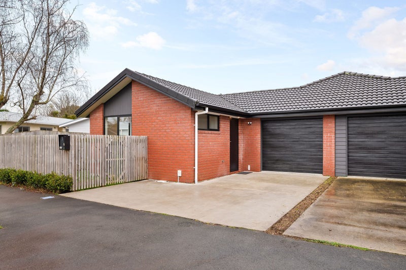 2/3 Helena Road, Hillcrest, Hamilton - Carousel 1