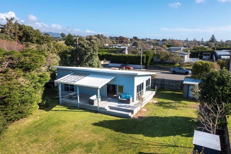 35 Rauparaha Street, Waikanae Beach, Waikanae - Carousel 1