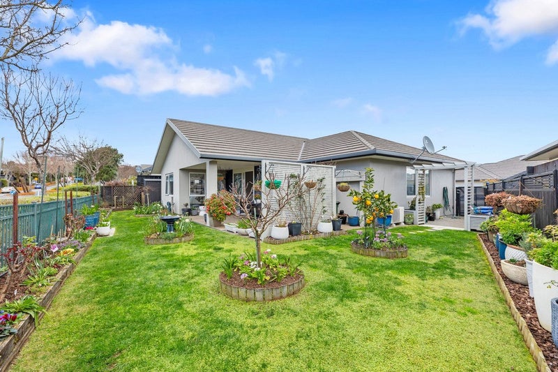 39 Bridgewater Way, Pyes Pa, Tauranga - Carousel 1