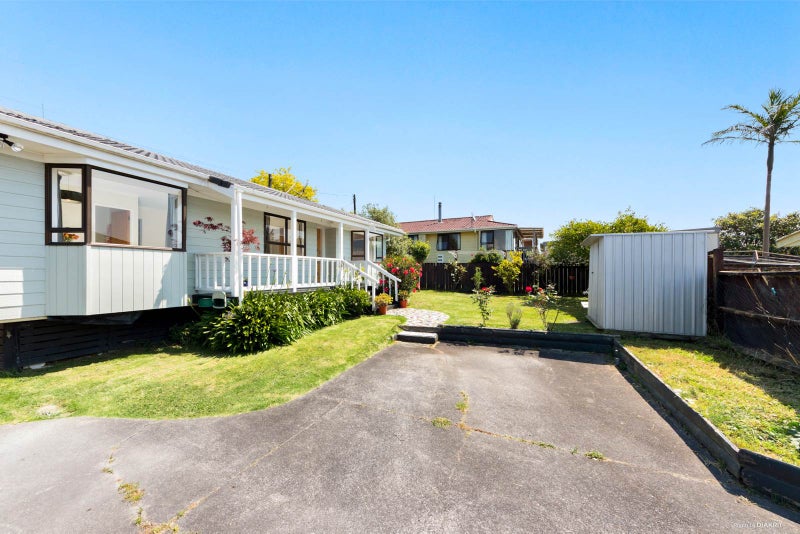 1/3 Marlene Avenue, Te Atatū South, Auckland - Carousel 2