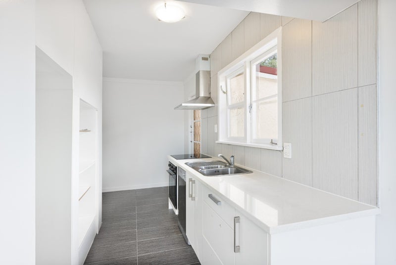 11 McInnes Road, Weymouth, Auckland - Carousel 2