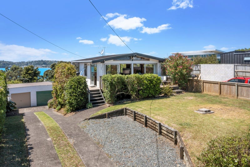 21 Ardern Avenue, Stanmore Bay, Whangaparaoa - Carousel 1