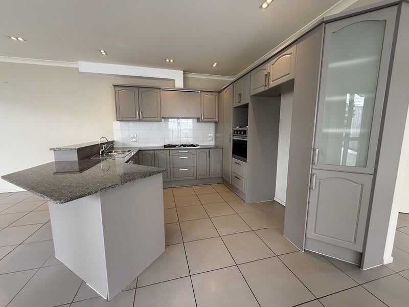 18 Harrowglen Drive, Northcross, Auckland - Carousel 1