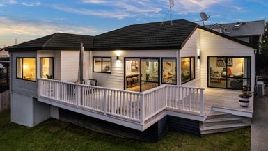 2/60 Howe Street, Howick, Auckland - Carousel 1