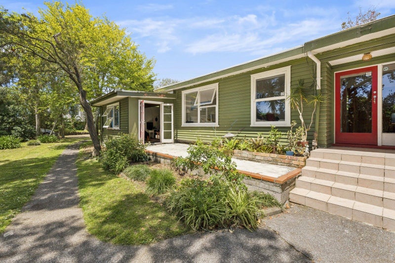 54 Taylor Road, Mangere Bridge, Auckland - Carousel 1