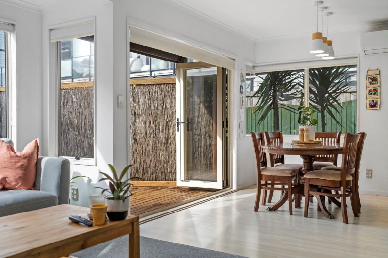 2/31 MIRO STREET, Mount Maunganui, Tauranga - Carousel 1