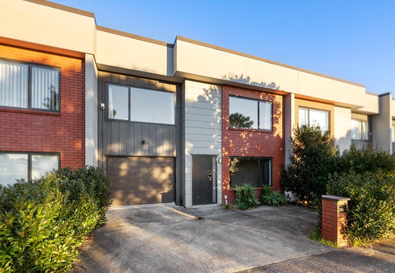 60 Bordeaux Parade, Te Atatu South, Auckland - Carousel 1
