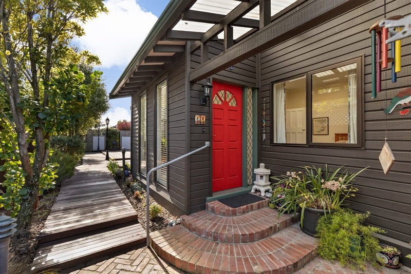 11 Koromiko Street, Saint Martins, Christchurch - Carousel 1