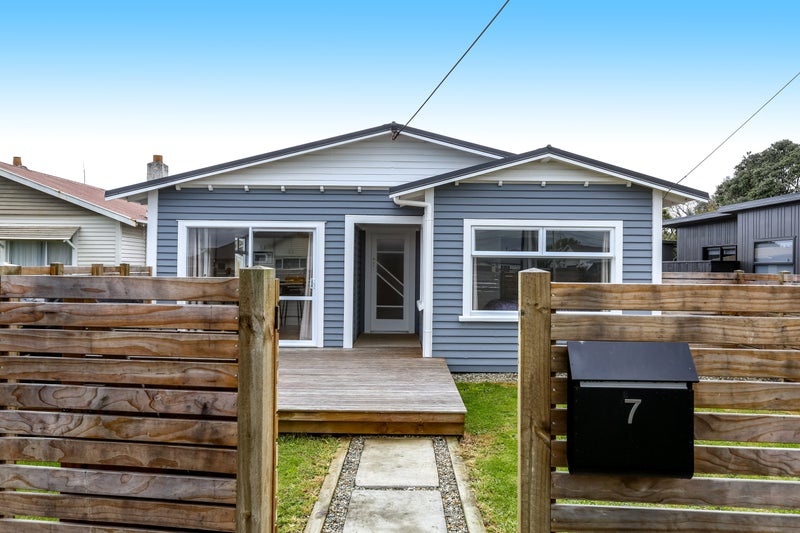 7A Lyn Street, Lynmouth, New Plymouth - Carousel 1