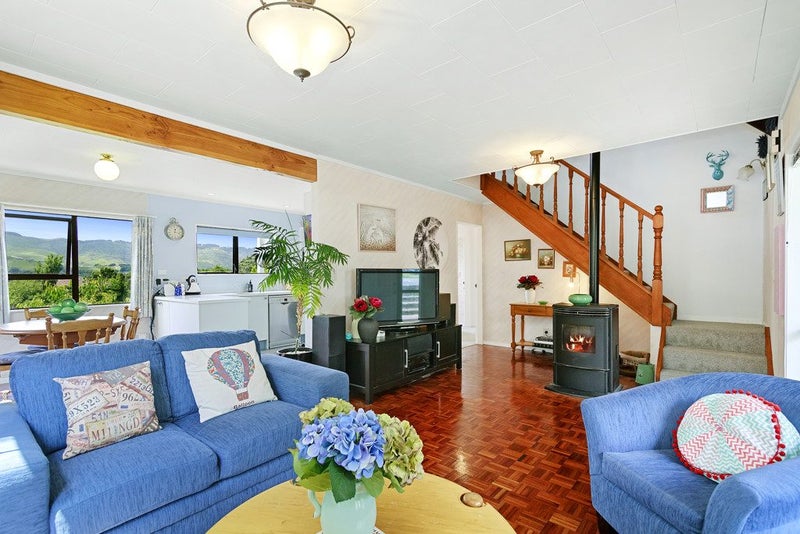 6 Westra View, Tawa, Wellington - Carousel 2