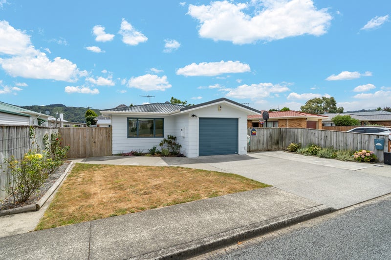 20 Phar Lap Grove, Trentham, Upper Hutt - Carousel 1