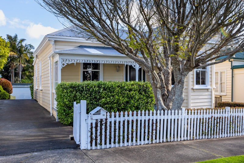 18 Burnley Terrace, Mount Eden, Auckland - Carousel 2