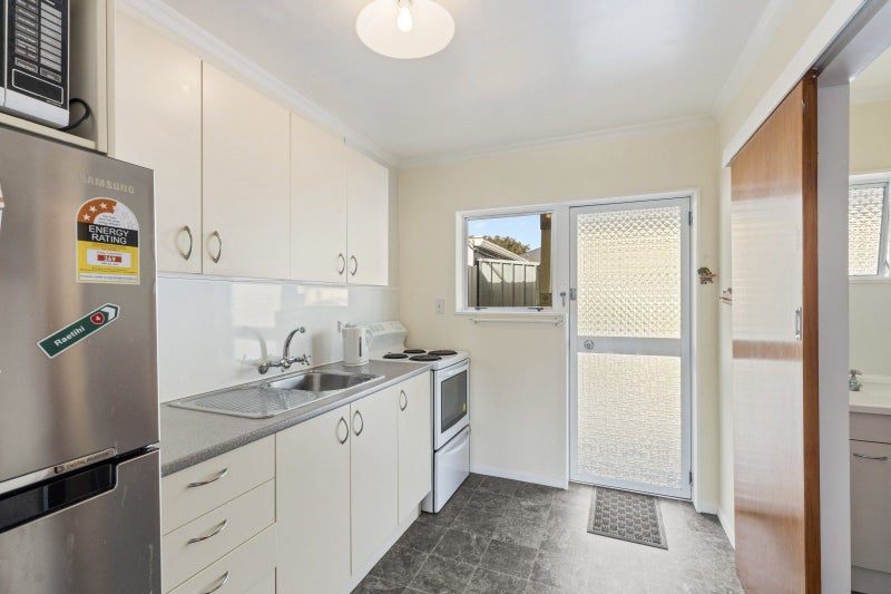 2/220 Coronation Avenue, Welbourn, New Plymouth - Carousel 1