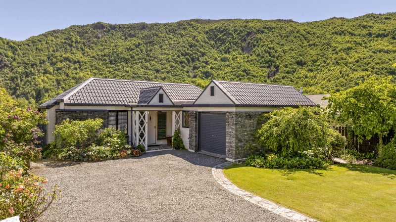14 Suffolk Street, Arrowtown, Arrowtown - Carousel 1