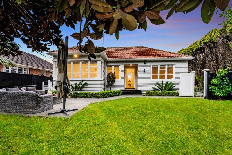 16 Erima Avenue, Point England, Auckland - Carousel 22