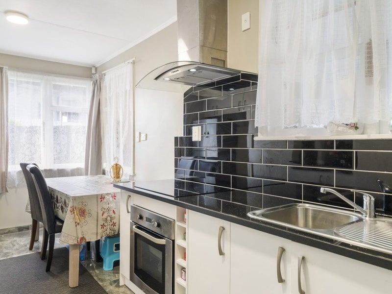 6 Kuranui Place, Otahuhu, Auckland - Carousel 2