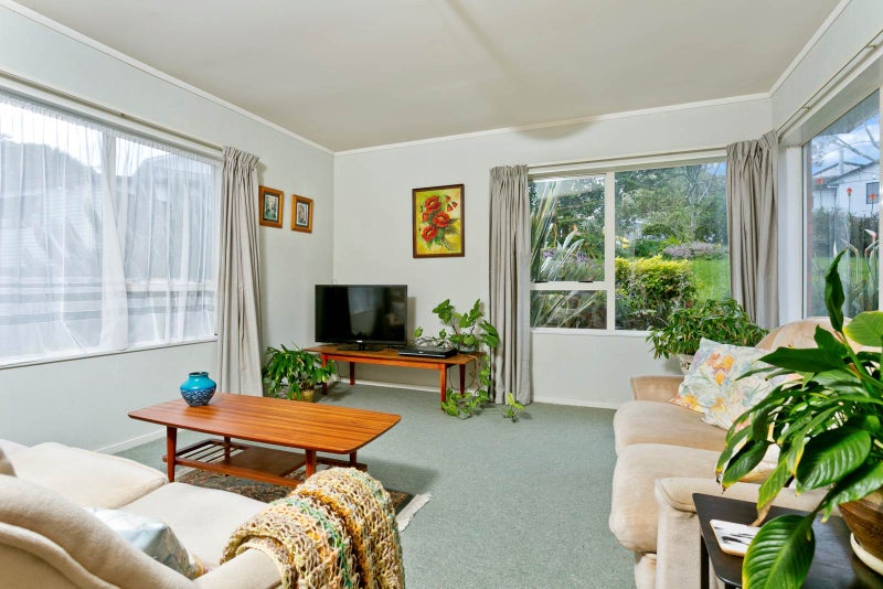 7 Mira Place, Windsor Park, Auckland - Carousel 1