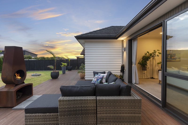 67 Seventh View Avenue, Beachlands, Auckland - Carousel 2